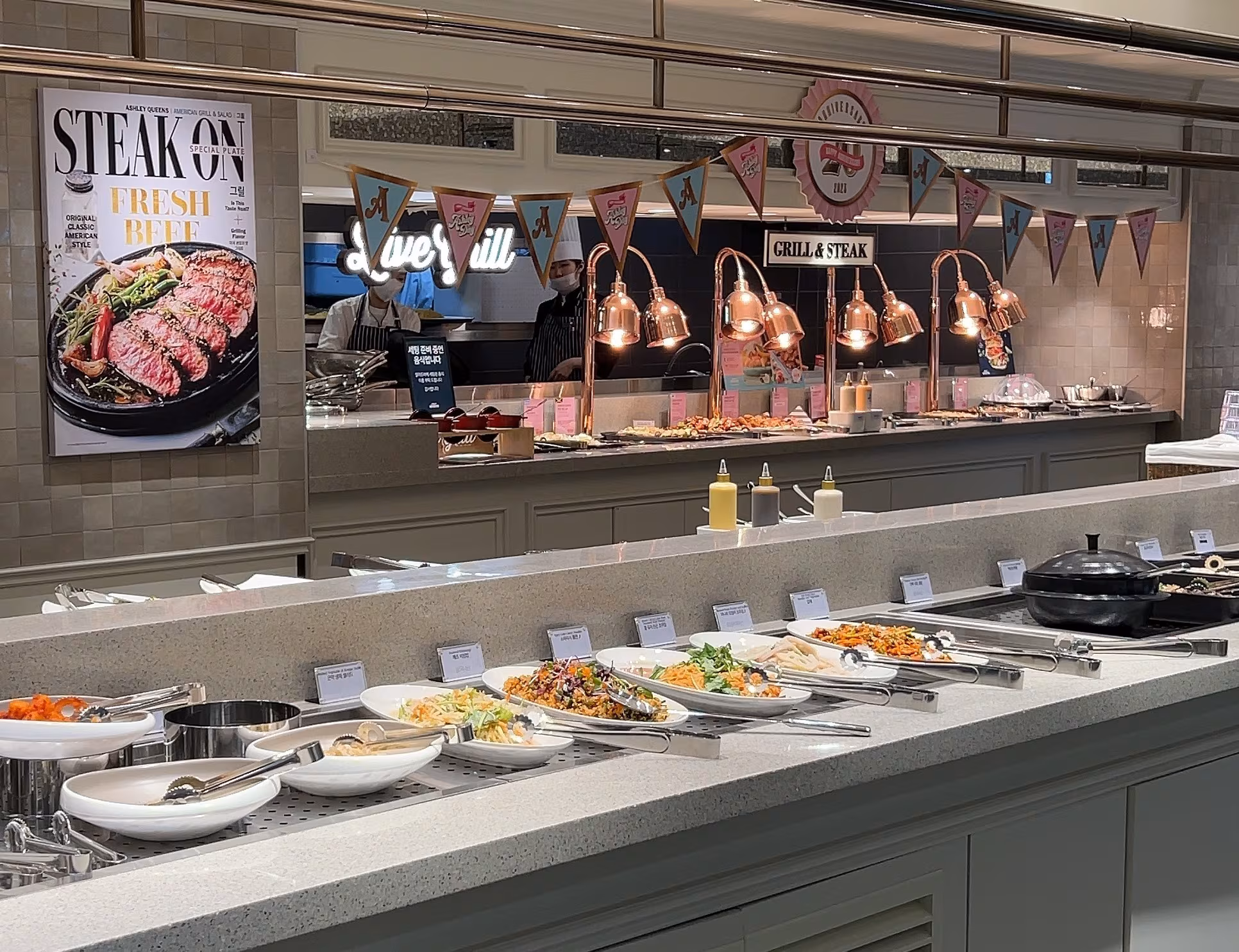 애슐리퀸즈 샐러드바 전경. /이랜드이츠 제공