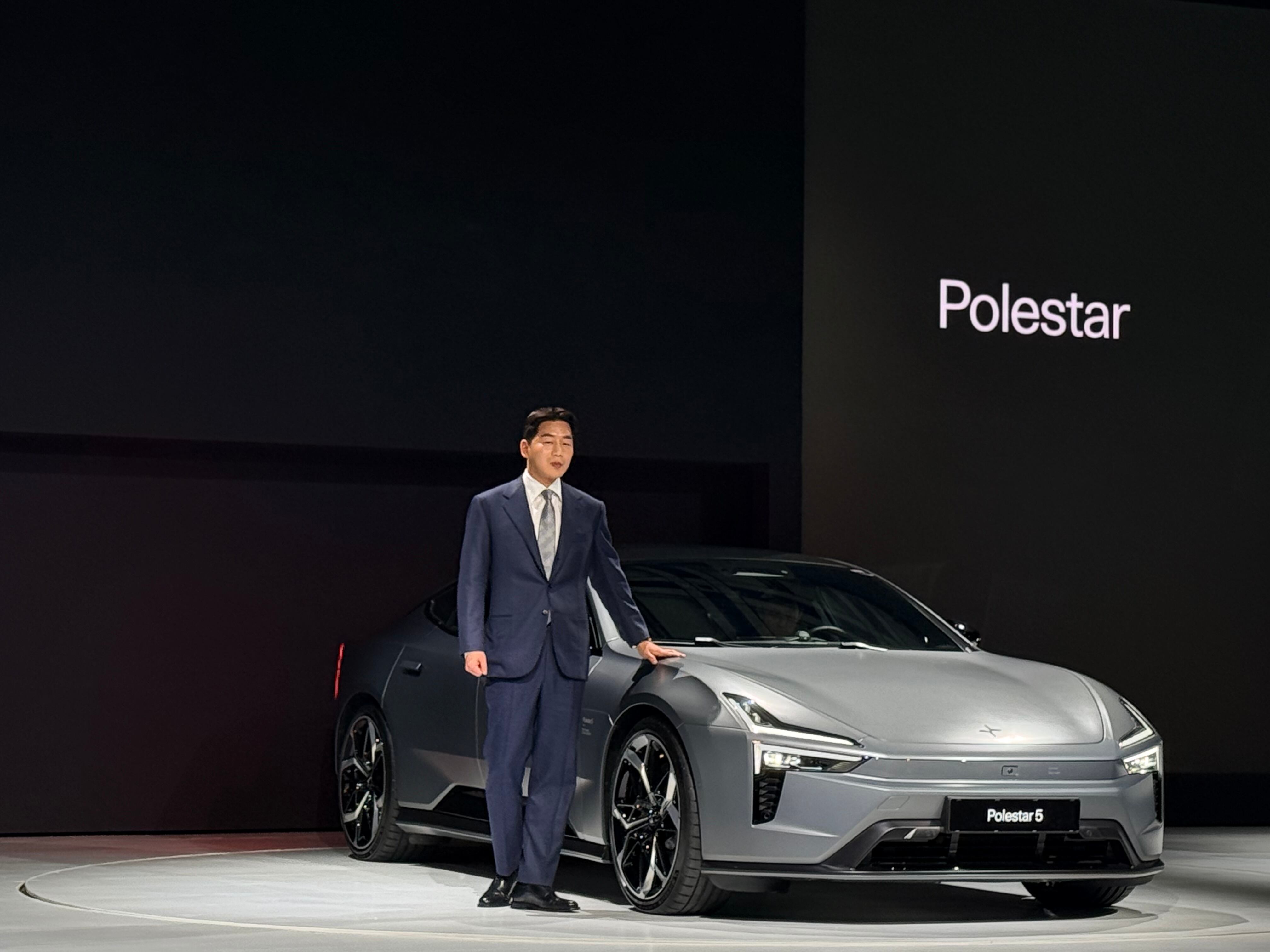 함종성 폴스타코리아 대표가 11일 서울 용산구 그랜드 하얏트 서울에서 열린 '2026 폴스타 미디어 데이’에서 고성능 세단 '폴스타 5'를 소개하고 있다./이윤정 기자
