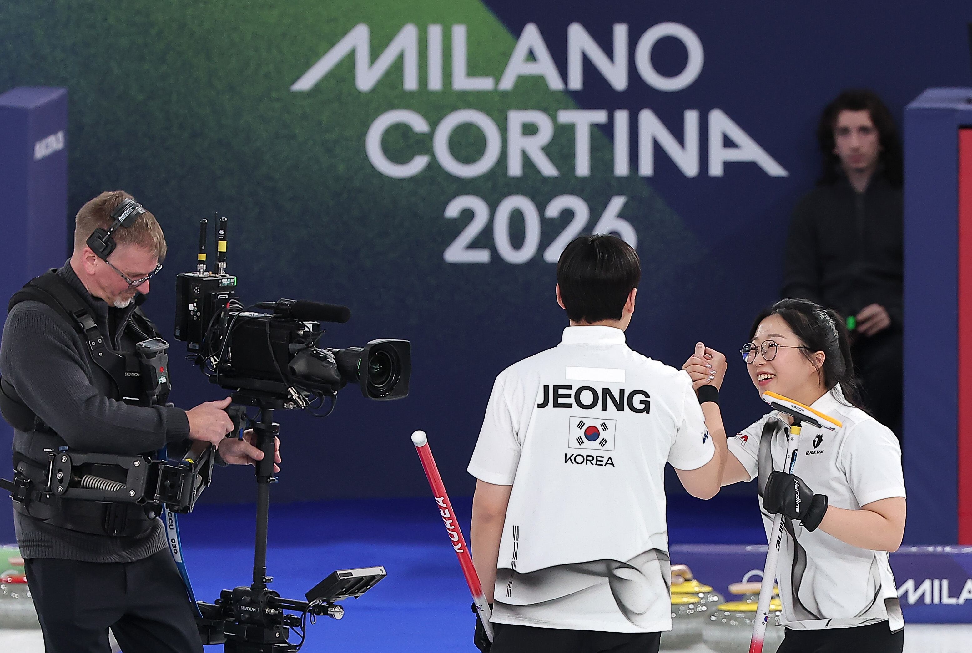 2026 밀라노 코르티나담페초 컬링 믹스더블 예선 2연승을 기록한 김선영-정영석 선수./뉴스1 