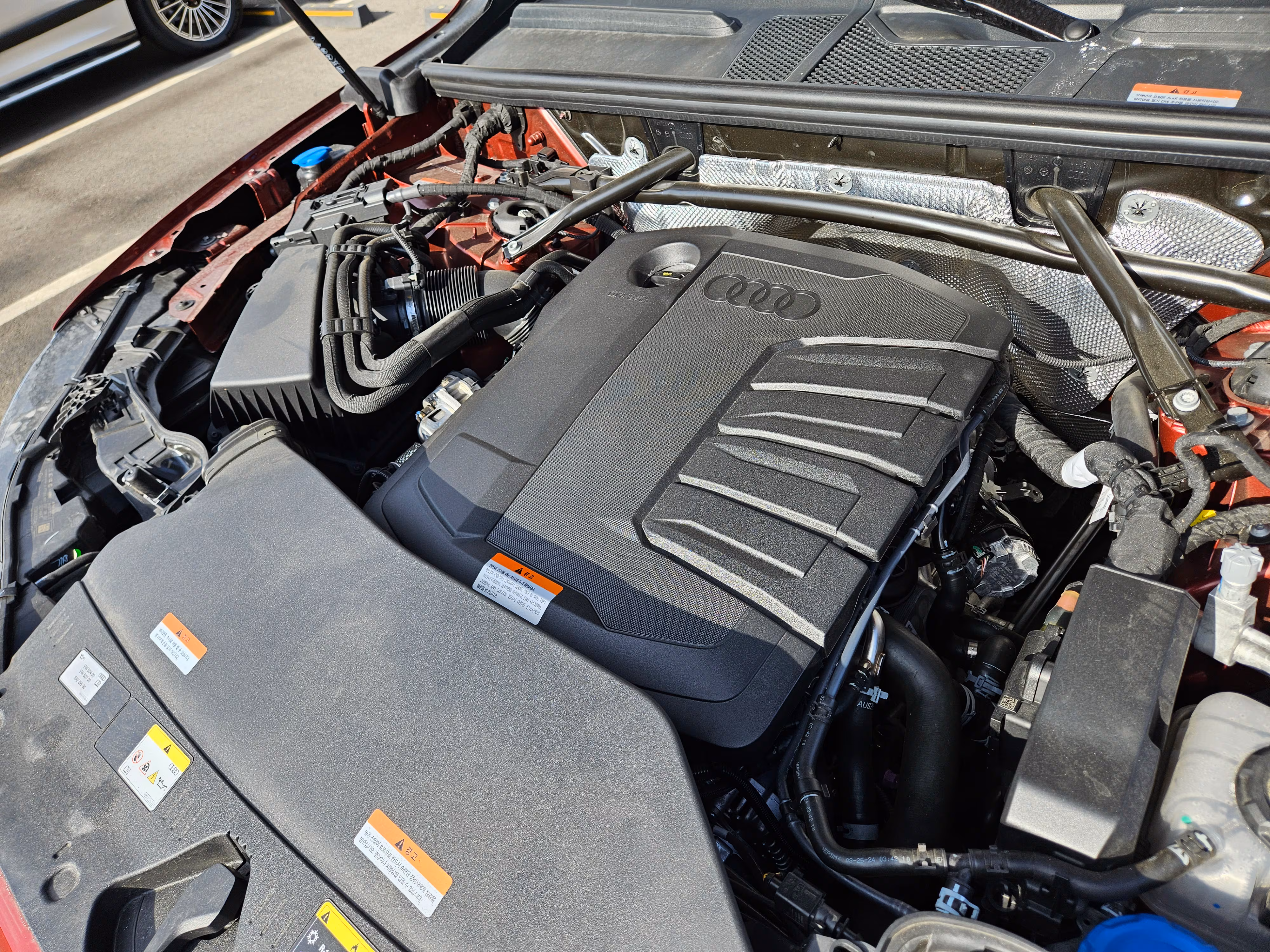 아우디 Q5 S라인 블랙에디션의 엔진룸. /김지환 기자