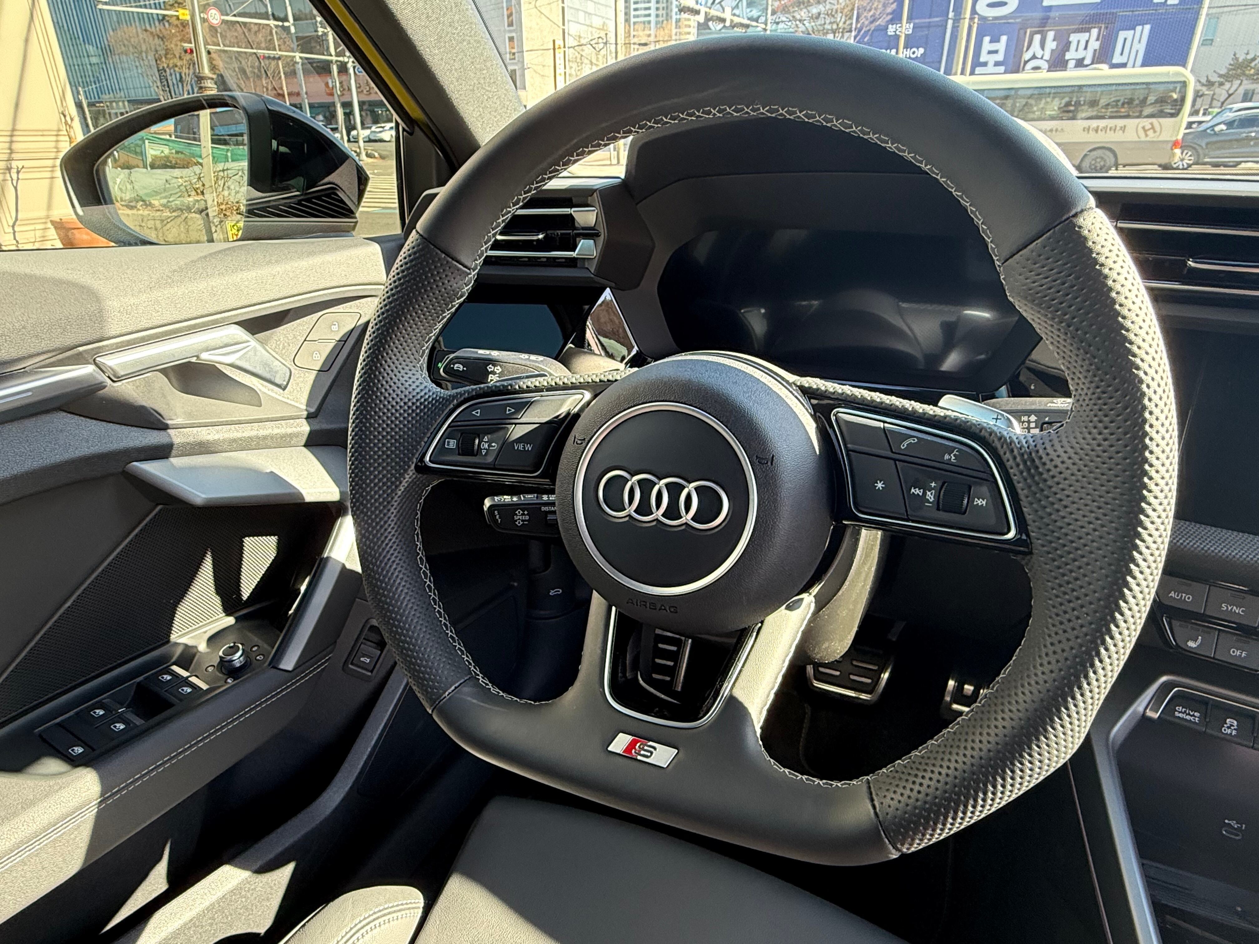 더 뉴 아우디 A3의 스티어링 휠./이윤정 기자