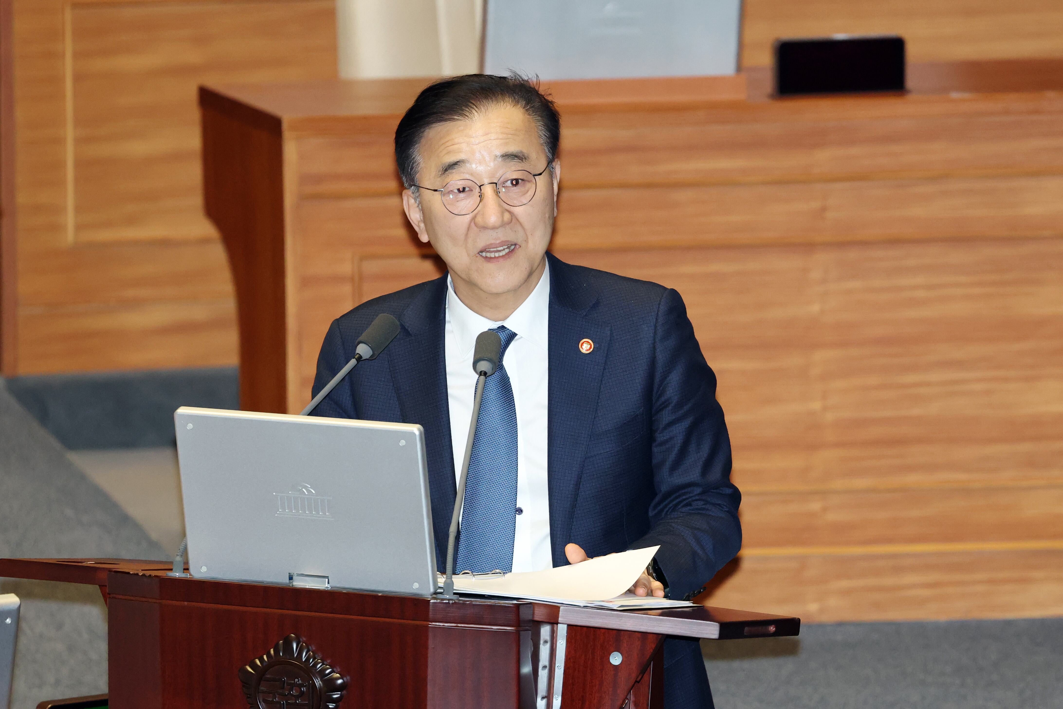 10일 서울 여의도 국회에서 열린 제432회국회(임시회) 경제에 관한 대정부 질문에서 김윤덕 국토교통부 장관이 질의에 답변하고 있다. /뉴스1