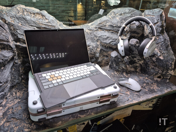 에이수스와 코지마 프로덕션의 협업으로 나온 한정판 제품들 / 권용만 기자