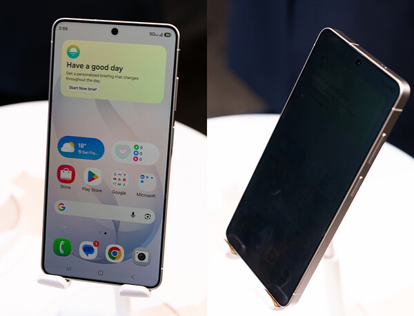 삼성전자가 25일(현지시각) 미국 샌프란시스코 팰리스 오브 파인 아트에서 '갤럭시 언팩 2026'을 열고 '갤럭시S26'·'갤럭시S26 플러스(+)'·'갤럭시S26 울트라' 등 3종을 발표했다. 사진은 '갤럭시S26 울트라'에 적용된 프라이버시 디스플레이 기능. / 뉴스1