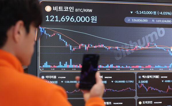 지난 1월 30일 서울 서초구 빗썸라운지 강남본점 현황판에 비트코인 등 가상자산 거래 가격이 표시되고 있다. / 뉴스1