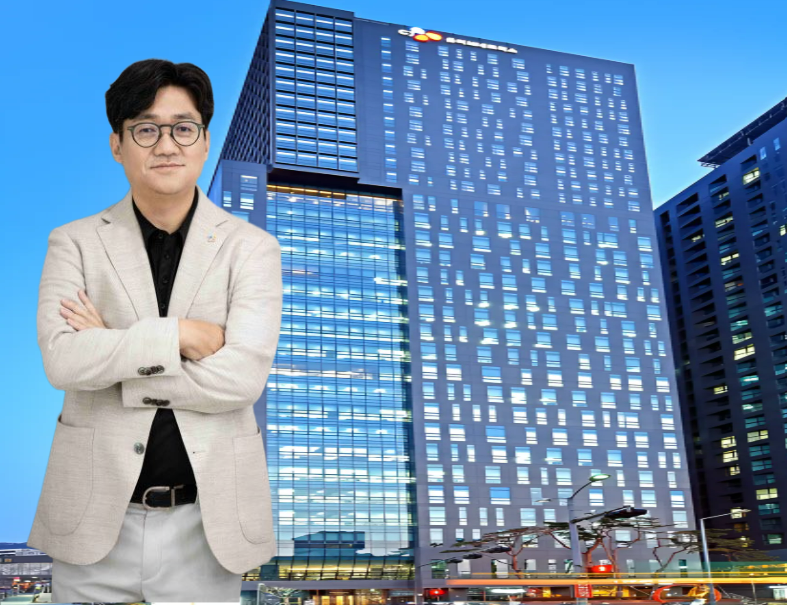 유인상 CJ올리브네트웍스 대표와 CJ올리브네트웍스 사옥 전경. / CJ올리브네트웍스