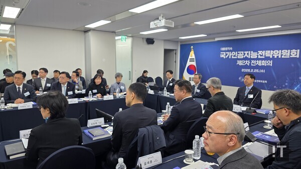 국가인공지능전략위원회가 2월 25일 서울 중구 서울스퀘어에서 제2차 전체회의를 열고 대한민국 인공지능 행동계획 등 5개 안건을 심의·의결했다. / 변인호 기자