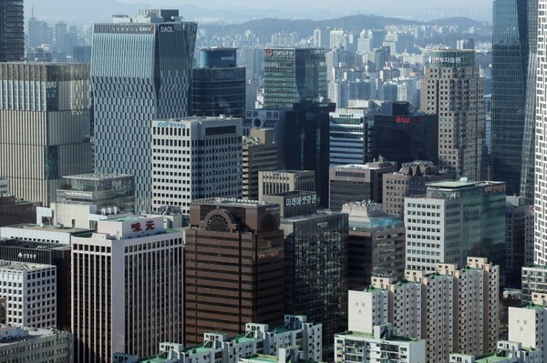 서울 영등포구 여의도 63빌딩에서 바라본 여의도 증권가 모습. /뉴스1