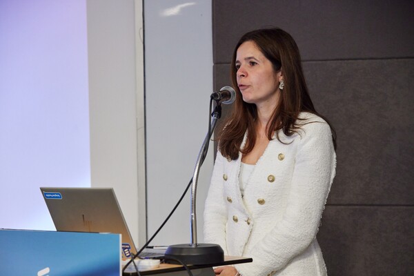 시벨 톰바즈(Sibel Tombaz) 에릭슨 코리아 최고경영자(CEO)가 25일 글로벌 통신 산업의 진화 방향을 제시하는 기자간담회에서 말하고 있다. / 에릭슨