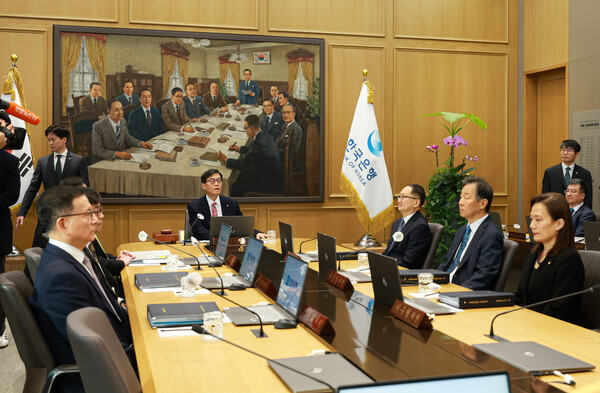 한국은행 금융통화위원회는 26일 오전 통화정책방향 결정회의를 열고 기준금리를 현 수준인 2.50%로 동결했다/한국은행