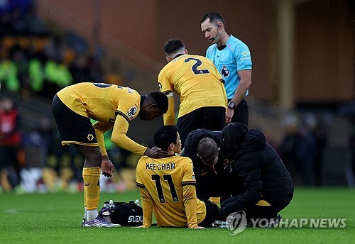 부상 당한 황희찬(사진제공 연합뉴스)