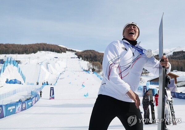 환호하는 김상겸(사진제공  연합뉴스)