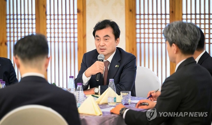 Defense Minister Ahn Kyu-baek Demands Apology: Is the Korean Military Being Undermined?