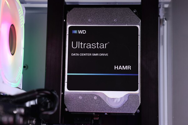 데이터센터용 HAMR HDD 제품 [사진: 웨스턴디지털]