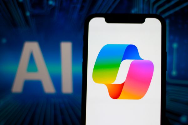 마이크로소프트 365 코파일럿의 버그로 인해 기밀 이메일을 읽고 요약하는 문제가 발생했다. [사진: 셔터스톡]