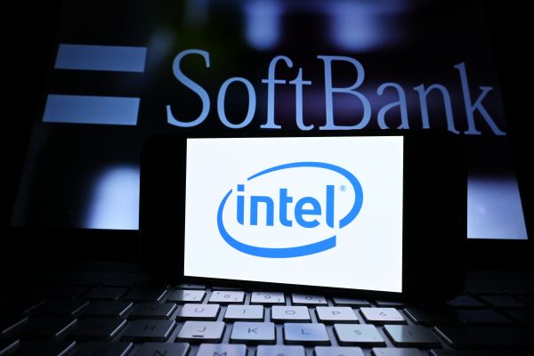 소프트뱅크와 인텔 [사진: 셔터스톡]
