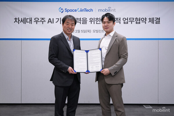 (왼쪽부터) 윤학순 스페이스린텍 대표, 신동주 모빌린트 대표 [사진: 모빌린트]