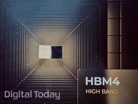 SK하이닉스가 공개한 HBM4 실물 [사진: 석대건 기자]