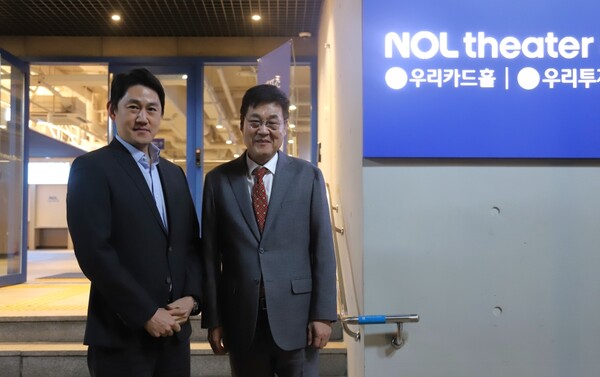 '놀 씨어터 대학로' 개관식에서 이철웅 놀유니버스 대표(왼), 정문헌 종로구청장 [사진: 놀유니버스]