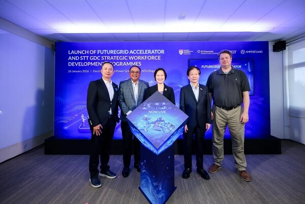 FutureGrid Accelerator 출범식. (왼쪽부터 부터 리 켄 텡 라이트온 CFO, 브루노 로페즈 STT GDC 이사 겸 그룹 CEO; 간 시아오 황 싱가포르 외교부 및 통상산업부 장관; 람 킨 용 싱가포르 난양공과대학교 부총장 겸 교수; 브라이언 다우 암페어샌드 CEO)