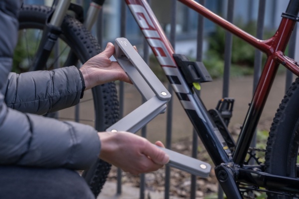 힙록이 접이식 자전거 자물쇠 ‘스위치 105’를 선보였다. [사진: 힙록]