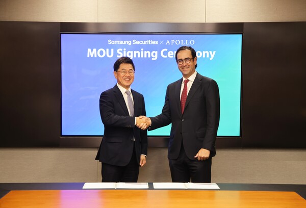 지난 2일 서울 서초구 삼성증권 본사에서 삼성증권 박종문 사장(사진 왼쪽)과 아폴로 존 지토(John Zito) 공동대표가 참석해 전략적 업무협약을 진행했다. [사진: 삼성증권]