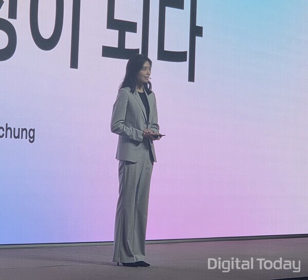 지난해 9월 23일 경기 용인시 카카오 인공지능(AI) 캠퍼스에서 진행된 개발자 행사 '이프 카카오'에서 정신아 카카오 대표가 발표하고 있다. [사진: 이호정 기자]