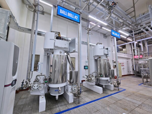 롯데웰푸드 양산공장 BTC라인에 도입된 신형 볼밀(Ball Mill) 설비. [사진: 롯데웰푸드]