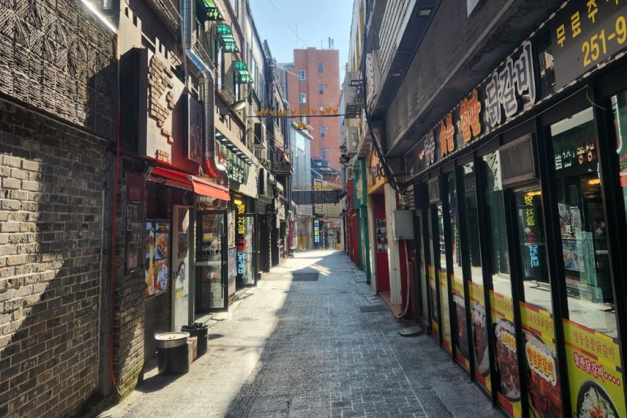 참을 수 없는 닭갈비 골목의 향기 / 직접촬영