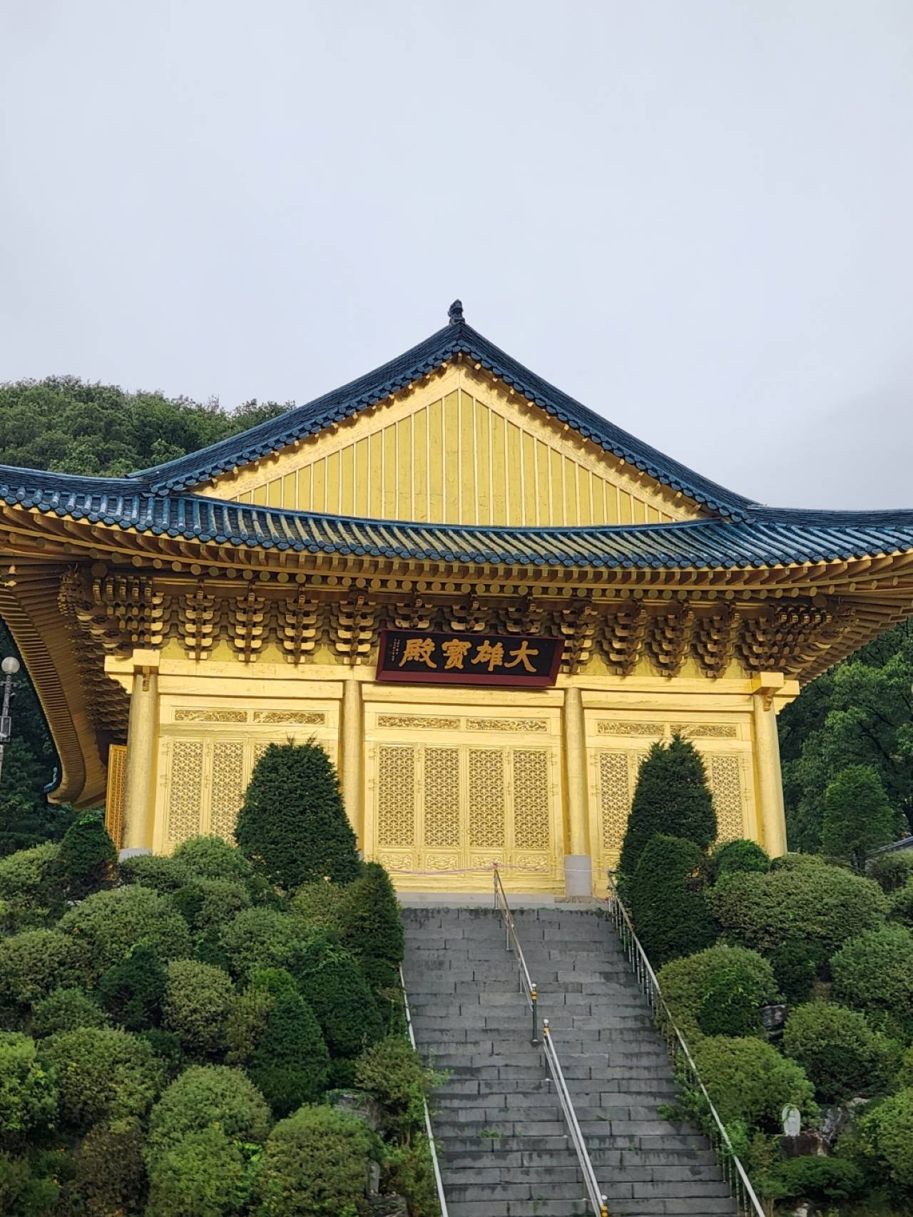 100% 순금 도금 대웅보전