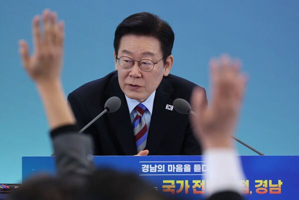 Tragic Helicopter Crash: President Lee’s Tribute to Fallen Army Pilots