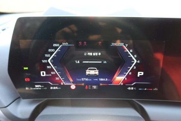 BMW 뉴 M135 xDrive 10.25인치 디지털 계기판 [오두환 기자]