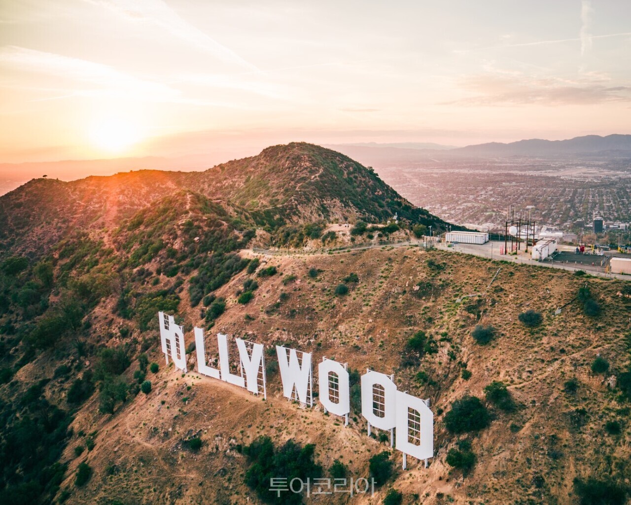 할리우드 사인 ⓒDylan Schwartz, courtesy of Los Angeles Tourism/사진-로스앤젤레스관광청
