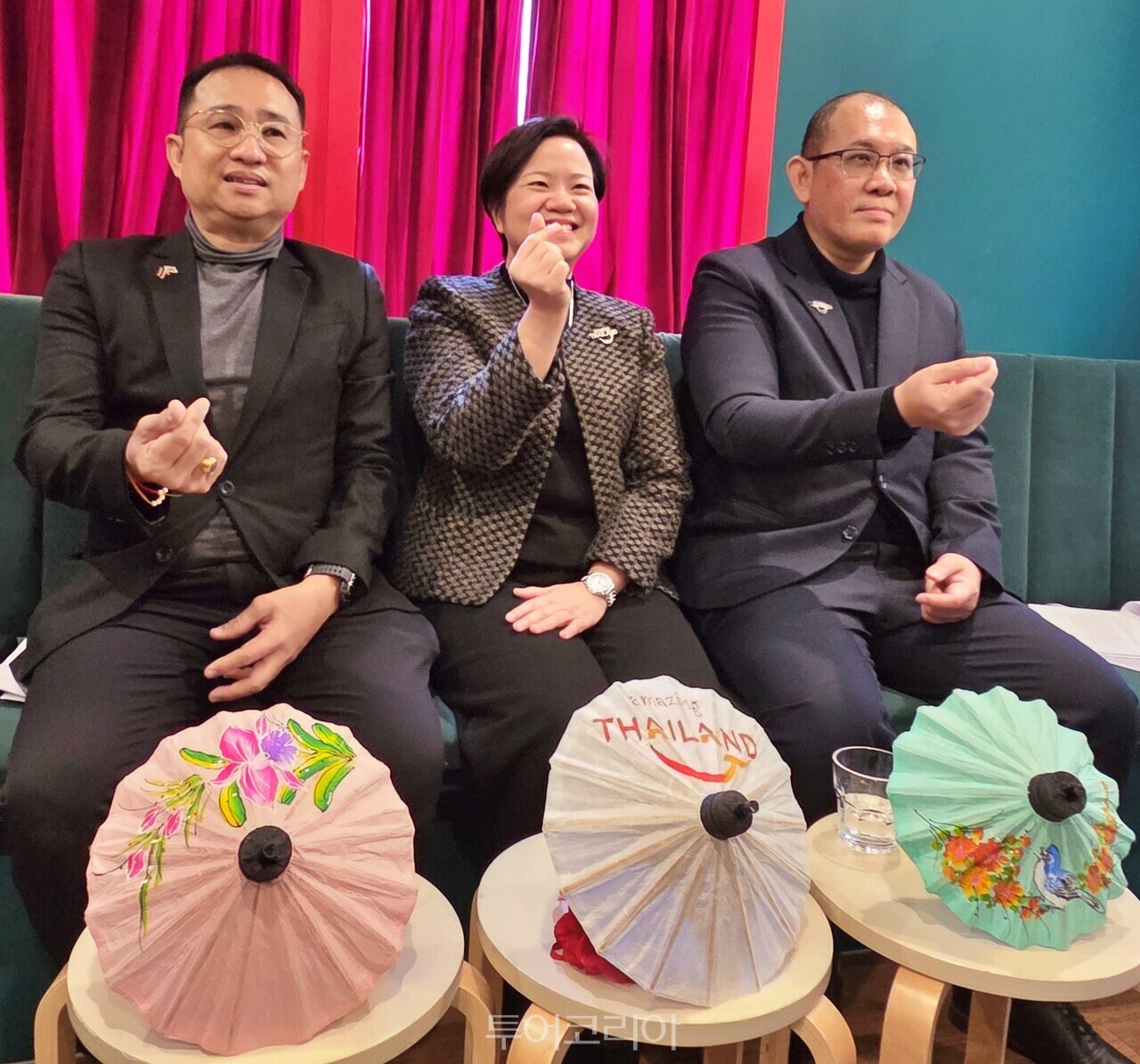 (좌측부터)태국관광청, 파타나퐁 퐁텅짜른 전임 소장, 씨리겟아농 뜨라이라따나송폰 동아시아 지국장, 와치라차이 시리쌈판 신임 서울사무소 소장