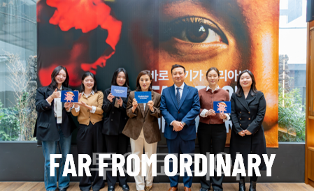 마리아나관광청 관계자들인 새 브랜드 캠페인 “Far From Ordinary(일상 너머의 경험, 바로 여기가 마리아나)” 발표 후 기념사진을 찍었다.