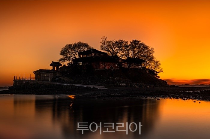서산 간월암( 2019 서산관광사진 공모전 동상) / 사진-서산시