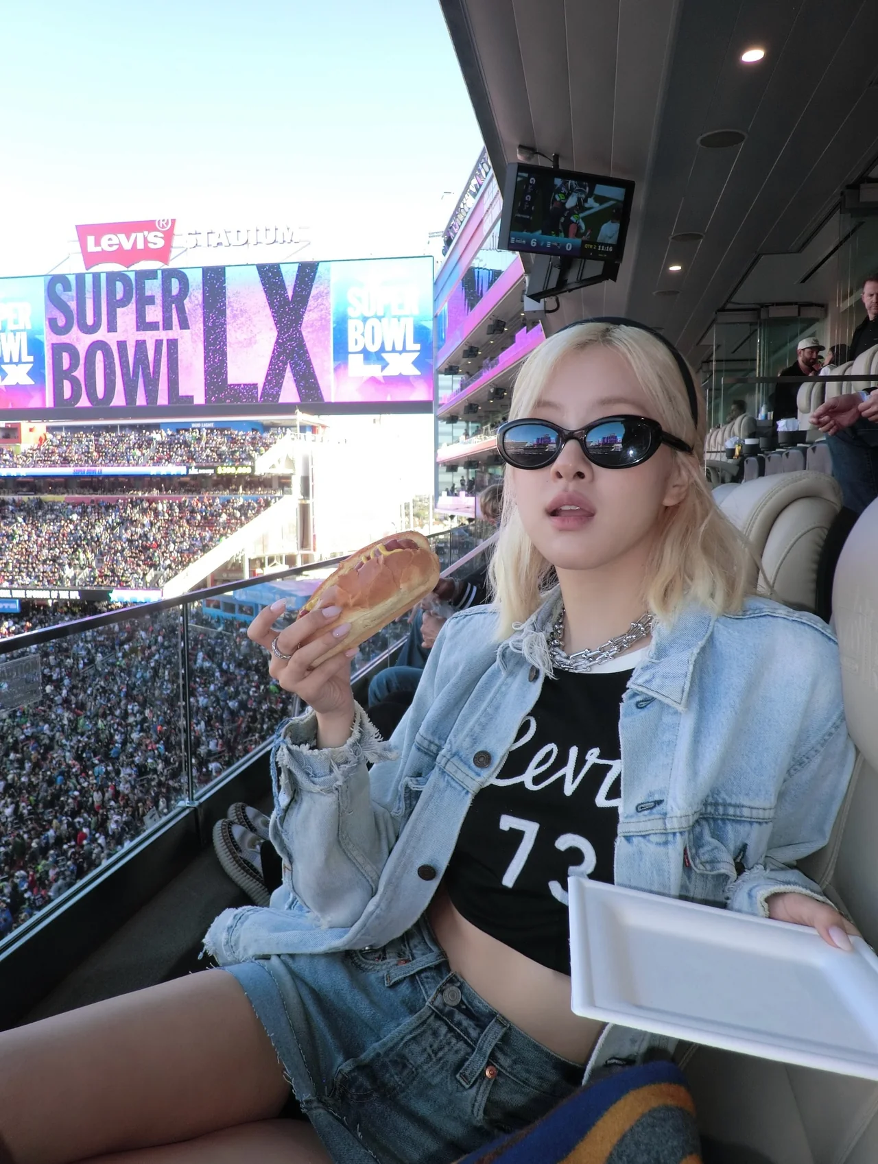 &nbsp;     Denim on Denim & Chain Necklace | Rockstar Chic at the Super Bowl - Even the Hot Dog\'s a Fashion Statement / Photo: Rose\'s Instagram