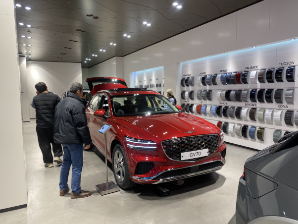 &nbsp;   Visitors examining the GV70 on display. / Photo by Song Seon-woong