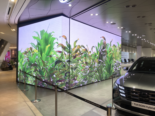 &nbsp;   Media art display at the showroom\'s side entrance. / Photo by Song Seon-woong