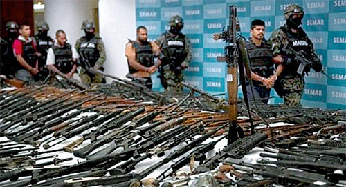 토요이슈]탱크로 무장한 카르텔… “전현직 군인 모집” 구인광고까지｜동아일보