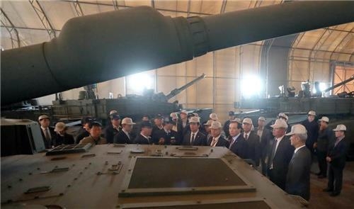 국감현장] 공장에 '심장' 없는 전차 쌓여… 