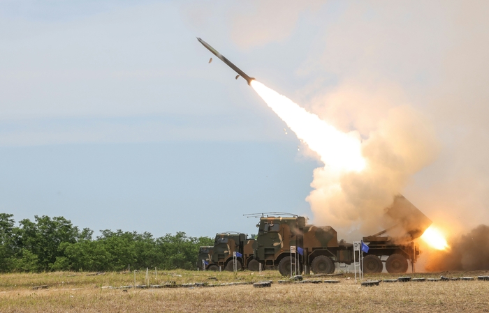 육군 화력전의 핵심 '천무'···55km 떨어진 표적 '명중' - 경향신문