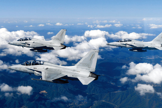 FA-50, 美 레이더·미사일 달고 '프리덤 파이터' 도약 초읽기｜주간동아