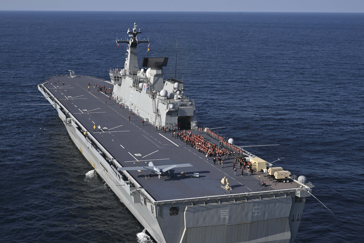 르포] 독도함 갑판을 활주로 삼아…고정익 무인기 첫 이륙 실험 | 연합뉴스