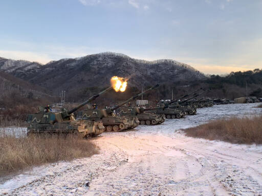 8기동사단 압도적 화력 자랑…혹한기훈련 K9 자주포 100여발 실사격 위용