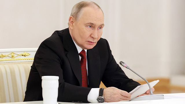 푸틴, 우크라 종전안 검토 착수…NYT “받아들이지 않을 것”