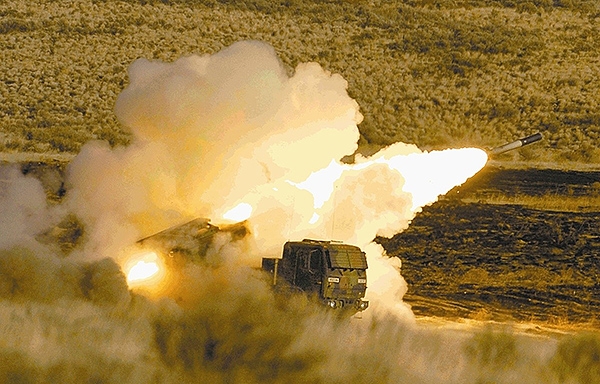 단독] 하이마스 '12발'로 표적 때렸더니…곡사포탄 '300발' 능가 [밀리터리 인사이드] | 서울신문