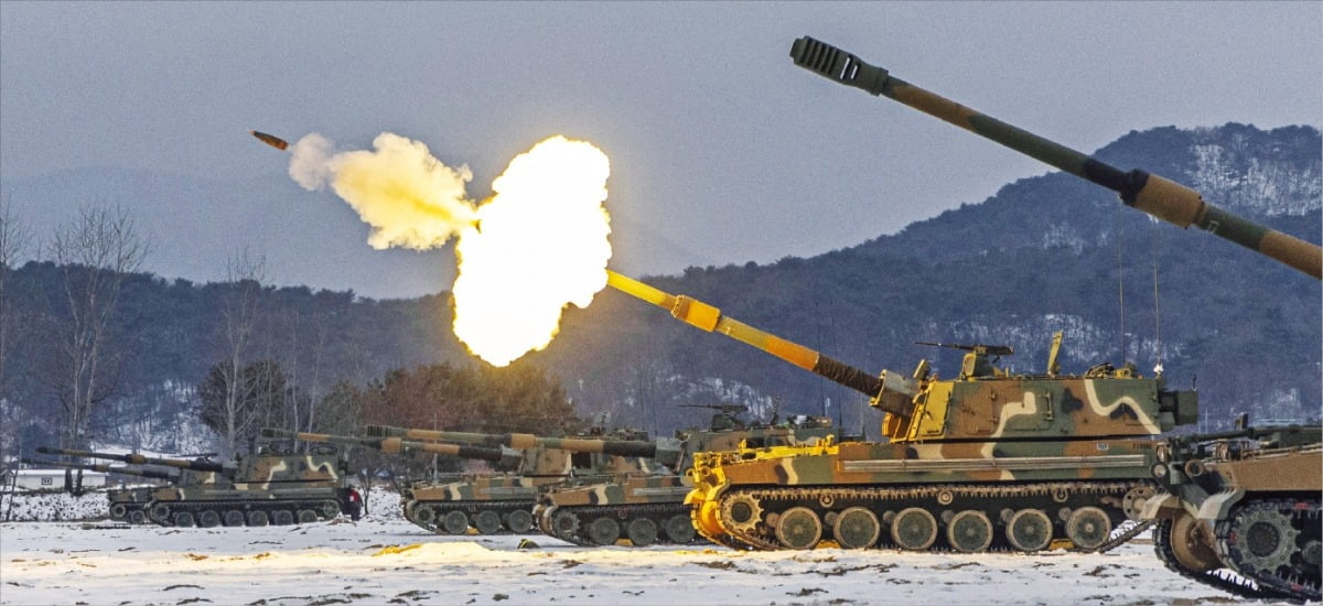 혹한기 전술훈련…불 뿜는 K9 자주포 | 한국경제