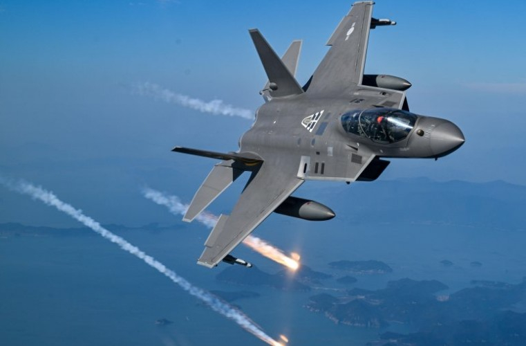KF-21, 국산 미사일 탑재 시대 연다…단거리공대공유도탄 개발 본격화