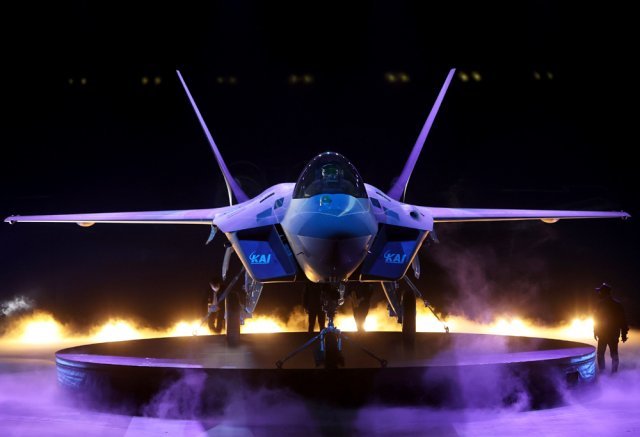 최초 국산전투기 'KF-21' 마침내 공개됐다｜동아일보